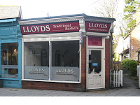 Lloyds Traditional 320371 Image 0